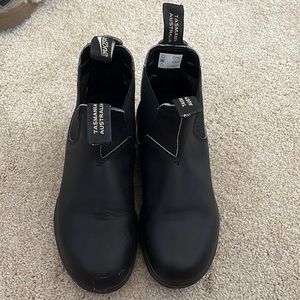 Blundstones size 6.5. Women’s classic #1943